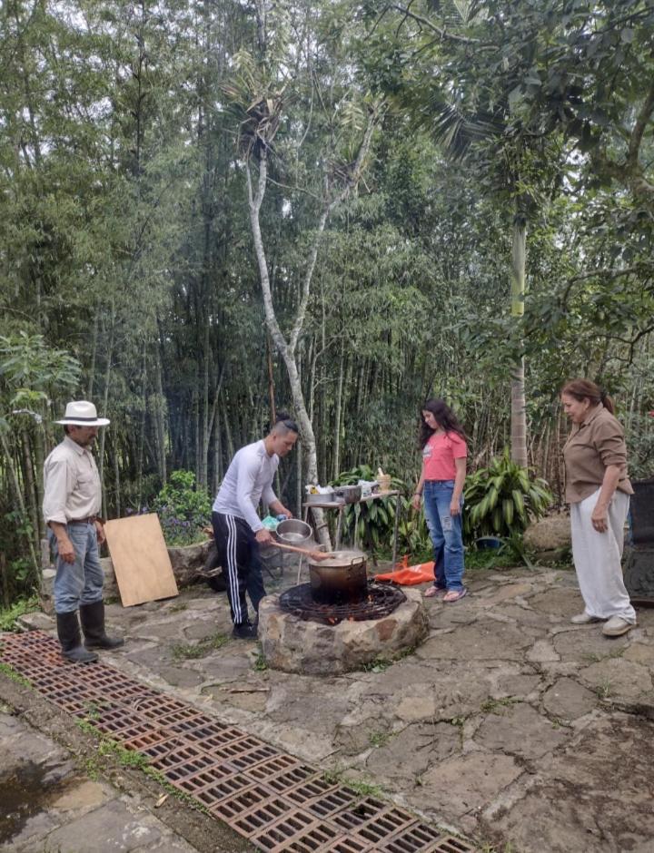 Finca Exclusividad Familiar O Grupo De Amigos Capacidad Hasta 12 Personas Calles En Placa Huella, Caminata Ecologica Alban  Buitenkant foto